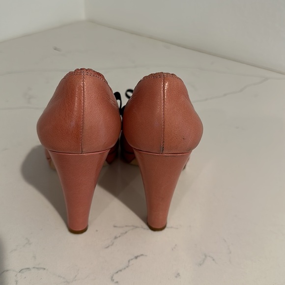 Marc by Marc Jacobs pink heels with black bow detail - Picture 4 of 7